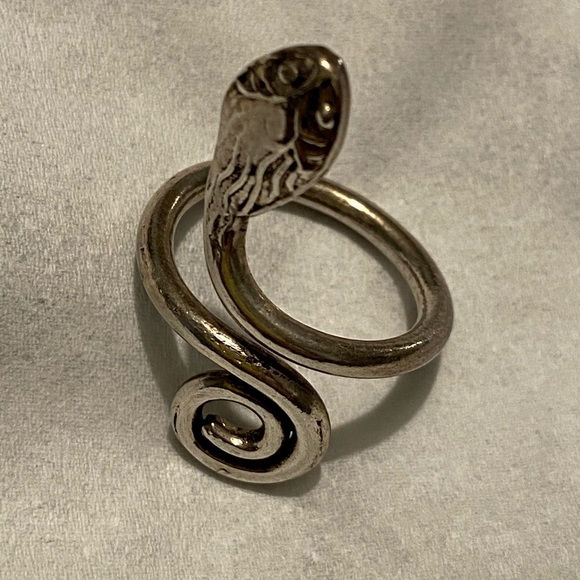 Hand crafted 925 silver snake ring from Africa - Picture 1 of 3